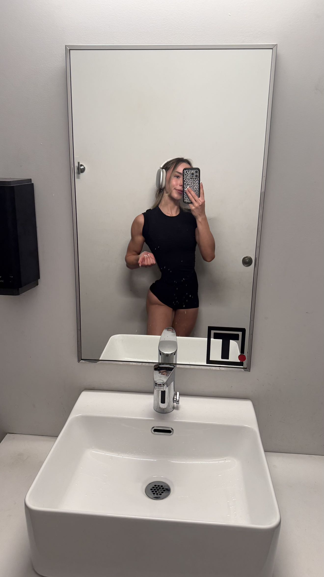 meelahrobbins snapchat image archive image