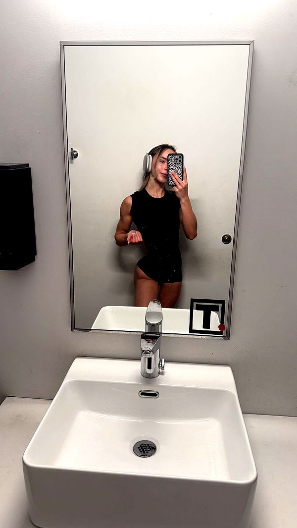 meelahrobbins image ~ Altpins