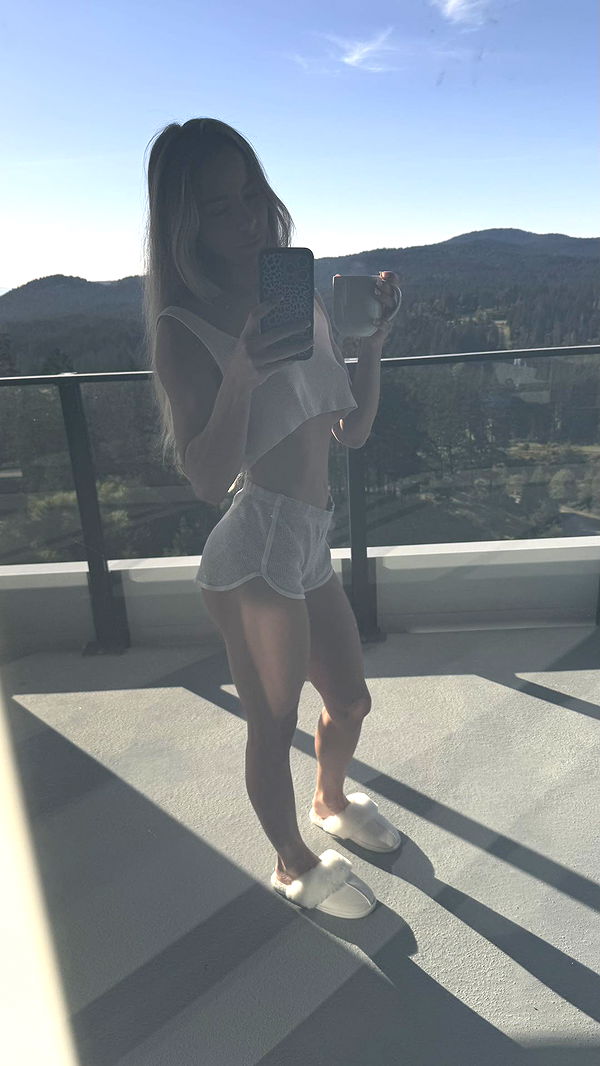 meelahrobbins image ~ Altpins