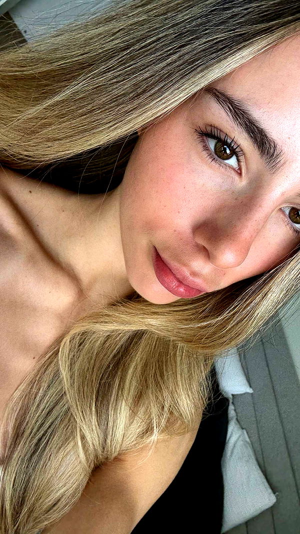 meelahrobbins image ~ Altpins