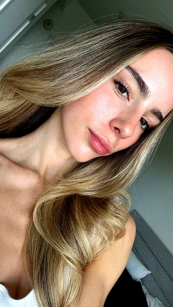 meelahrobbins image ~ Altpins