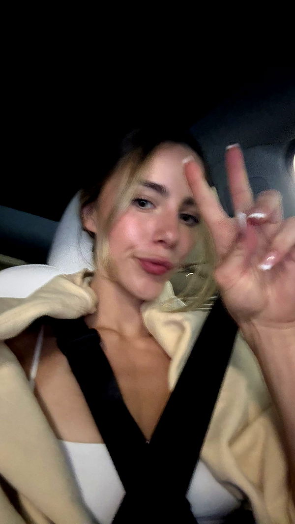 meelahrobbins image ~ Altpins