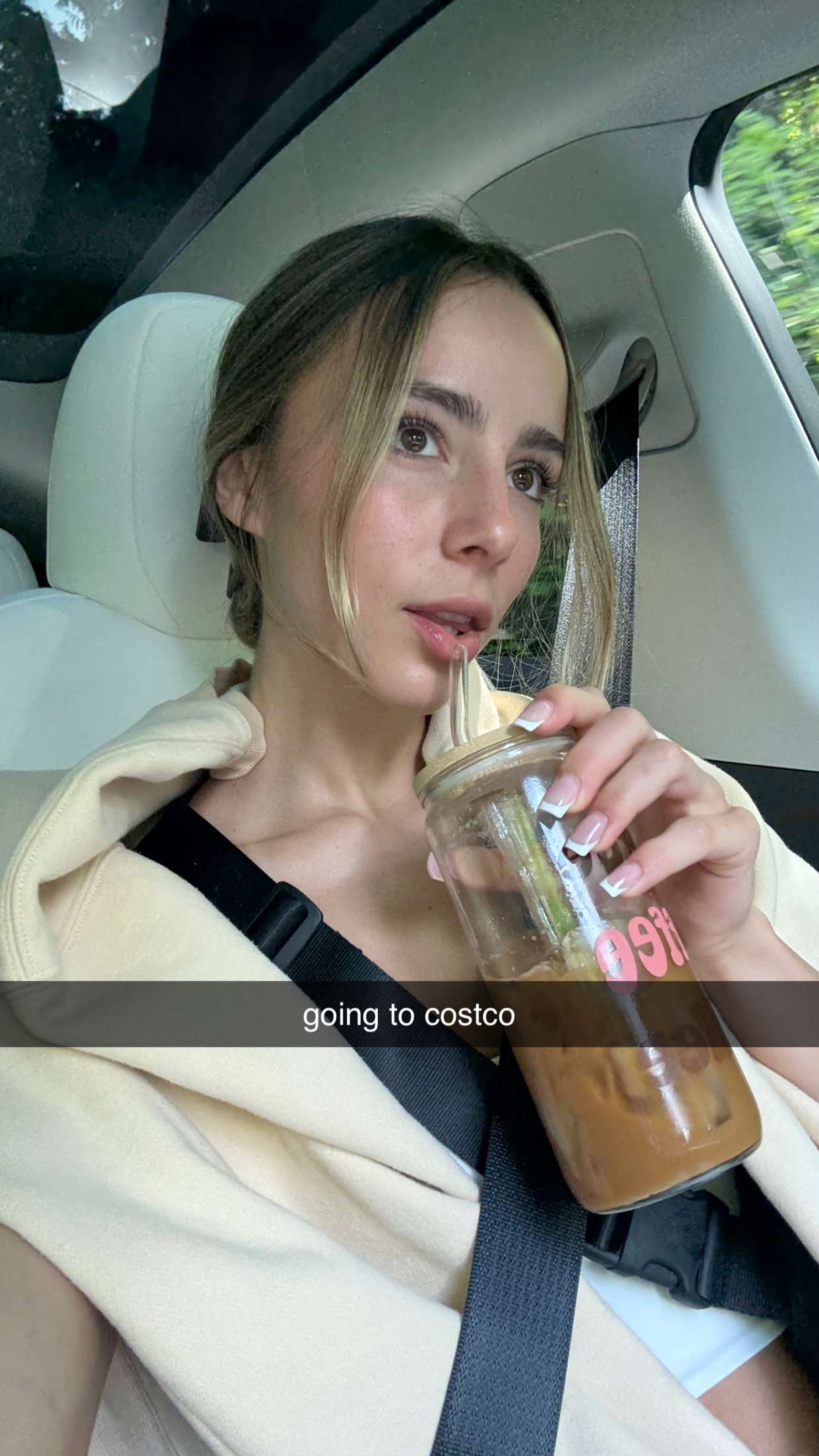 meelahrobbins snapchat image archive image