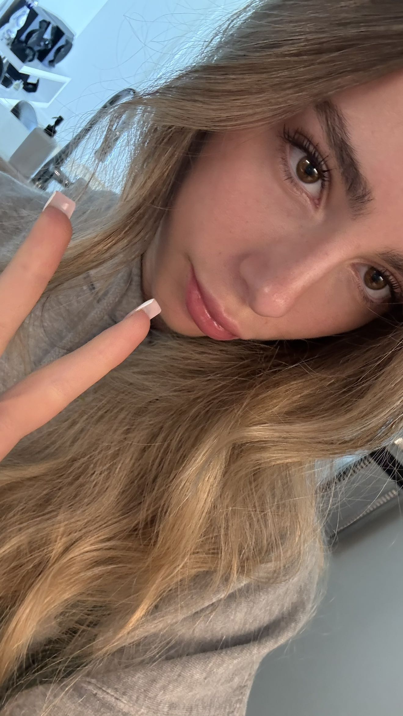 meelahrobbins snapchat image archive image