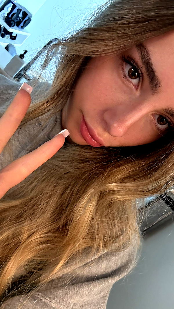 meelahrobbins image ~ Altpins