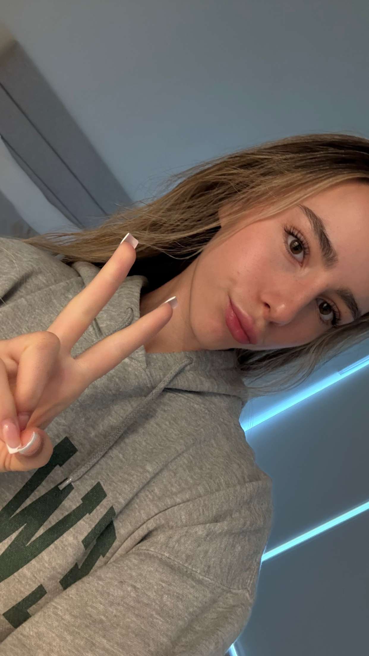 meelahrobbins snapchat image archive image