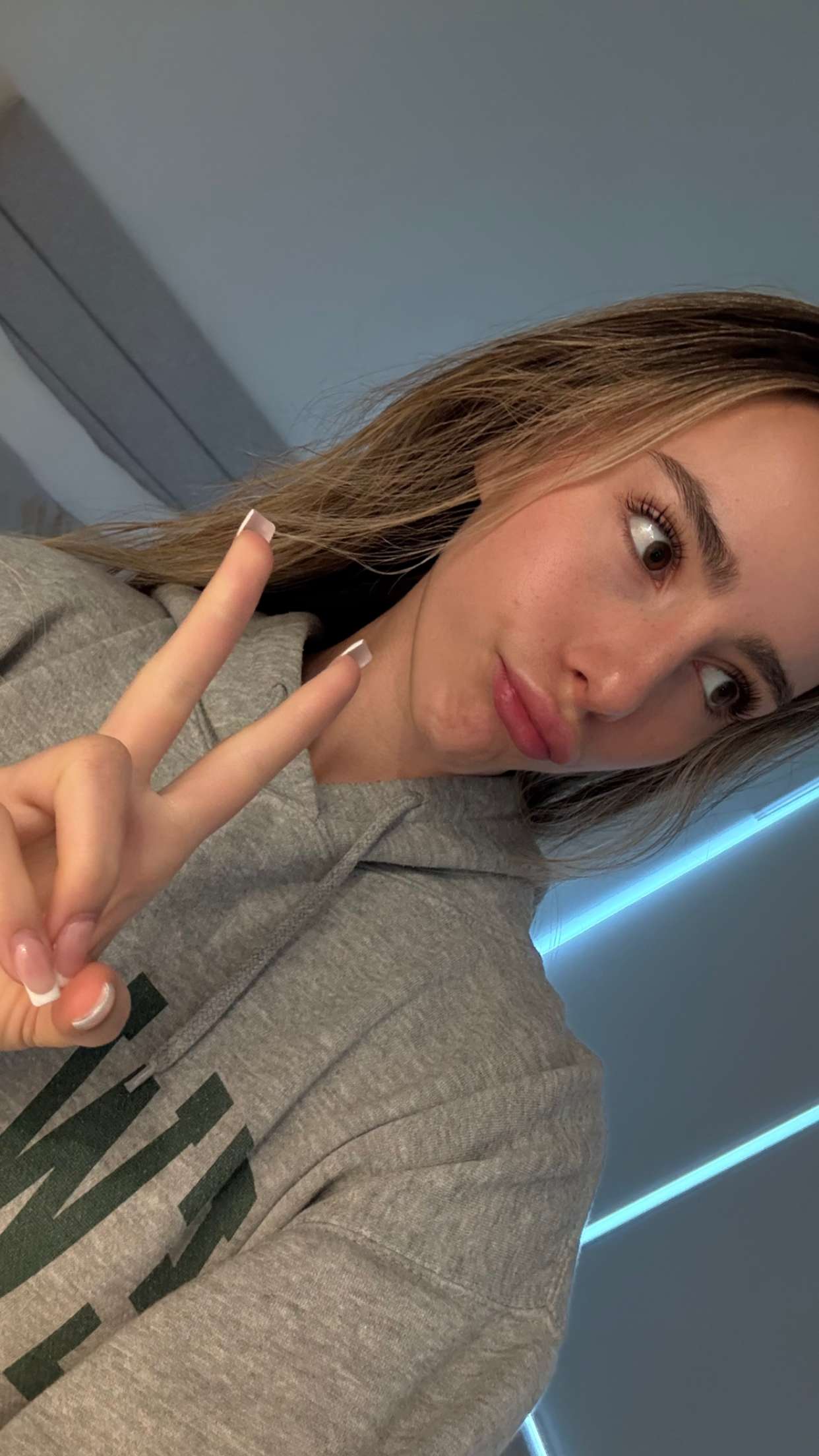 meelahrobbins snapchat image archive image