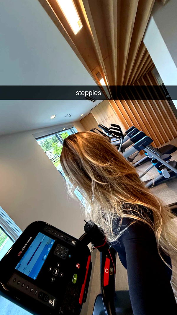 meelahrobbins image ~ Altpins