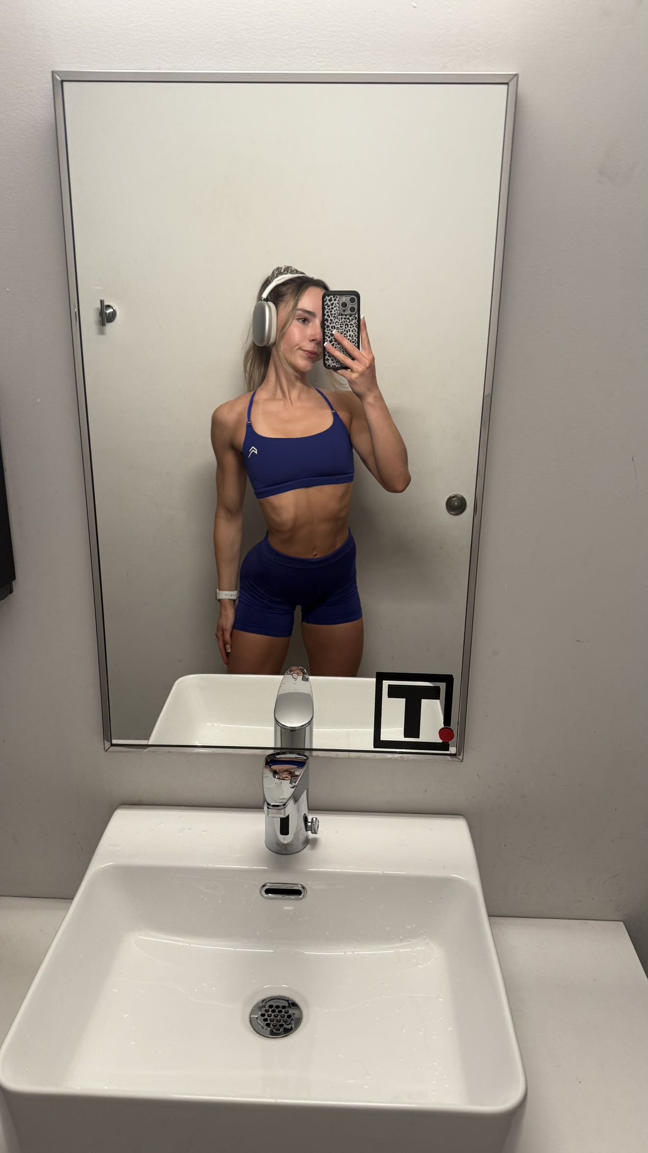 meelahrobbins snapchat image archive image