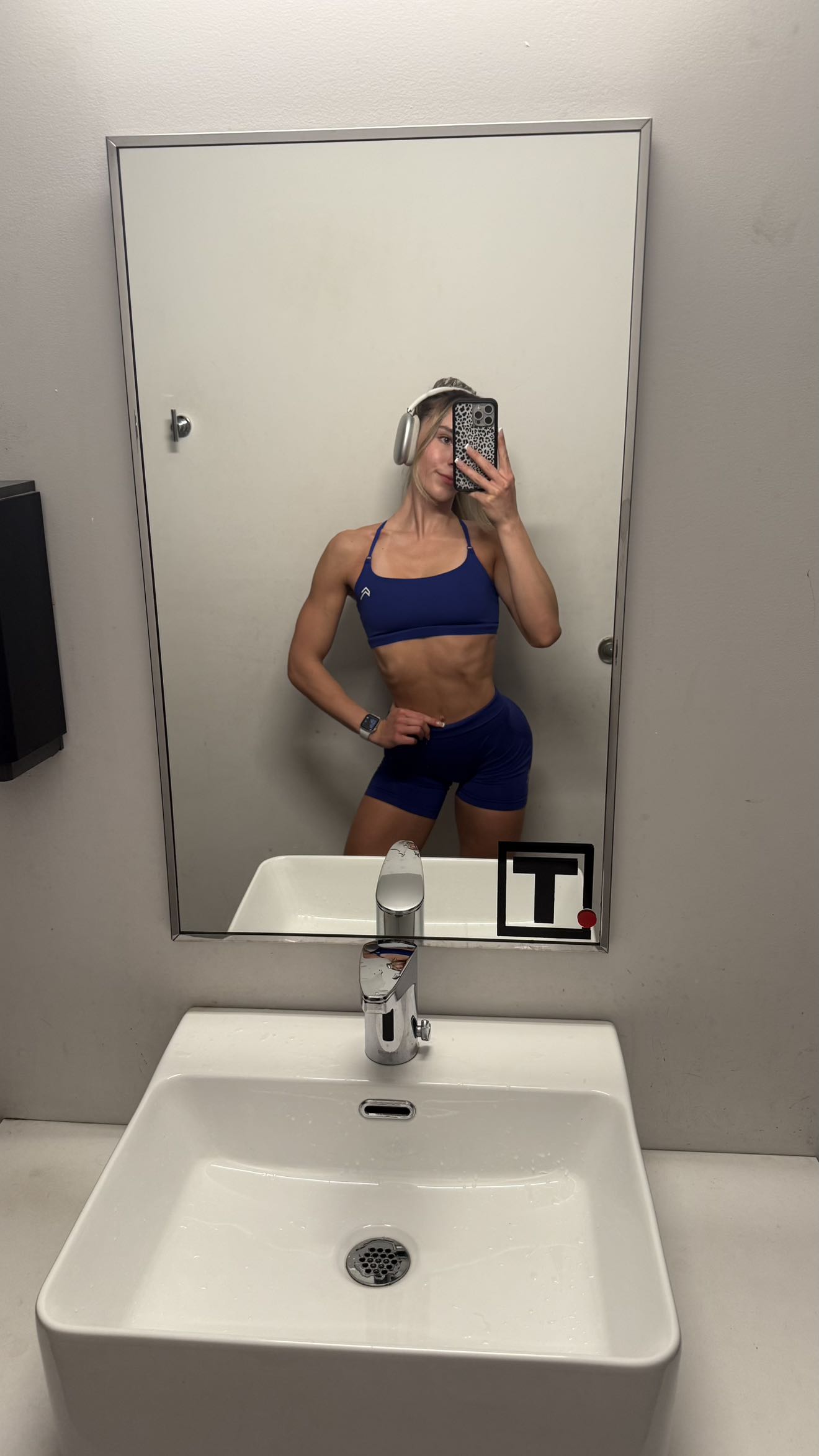 meelahrobbins snapchat image archive image