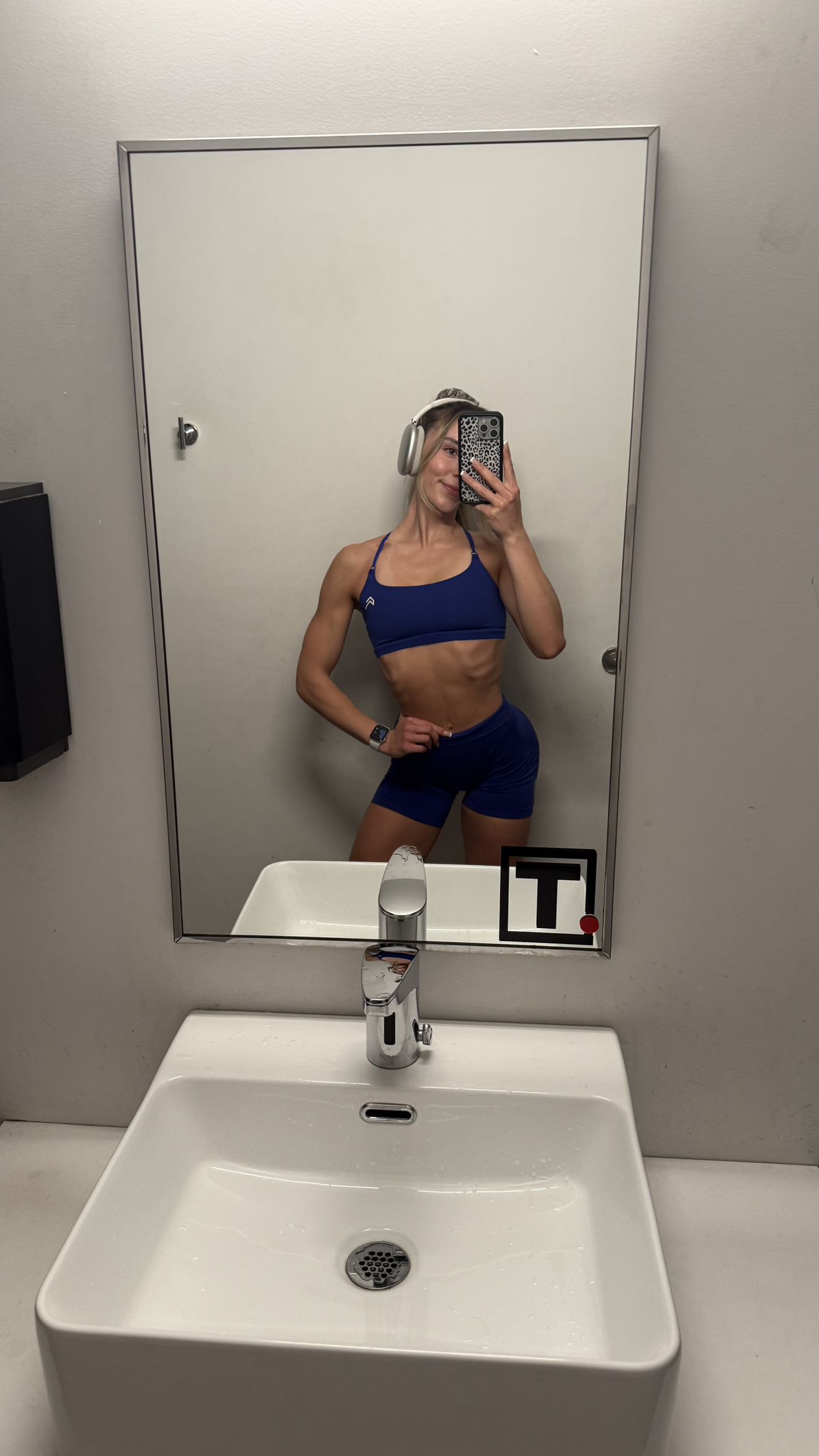 meelahrobbins snapchat image archive image