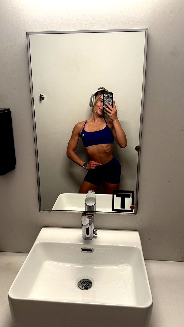 meelahrobbins image ~ Altpins