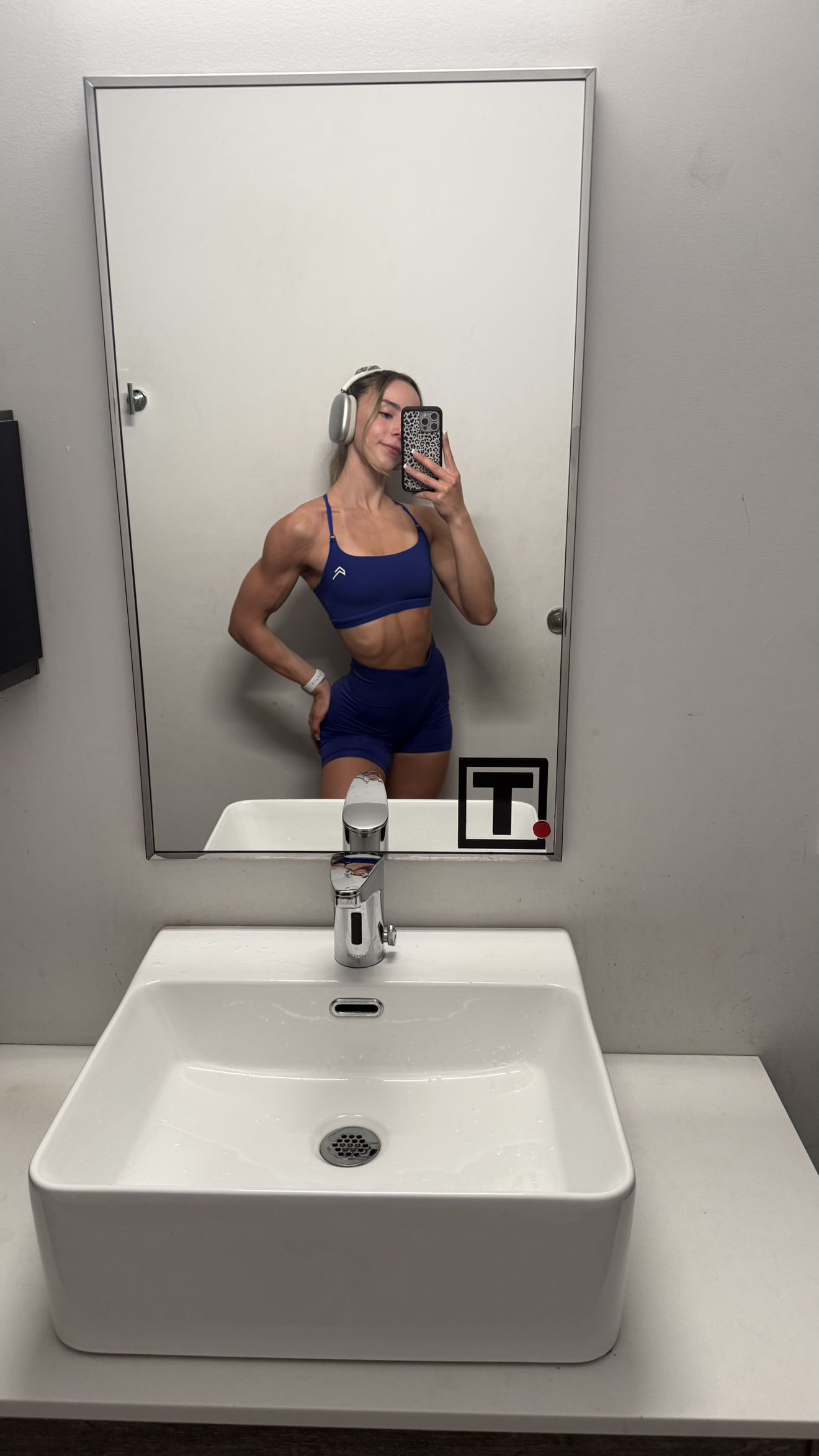 meelahrobbins snapchat image archive image