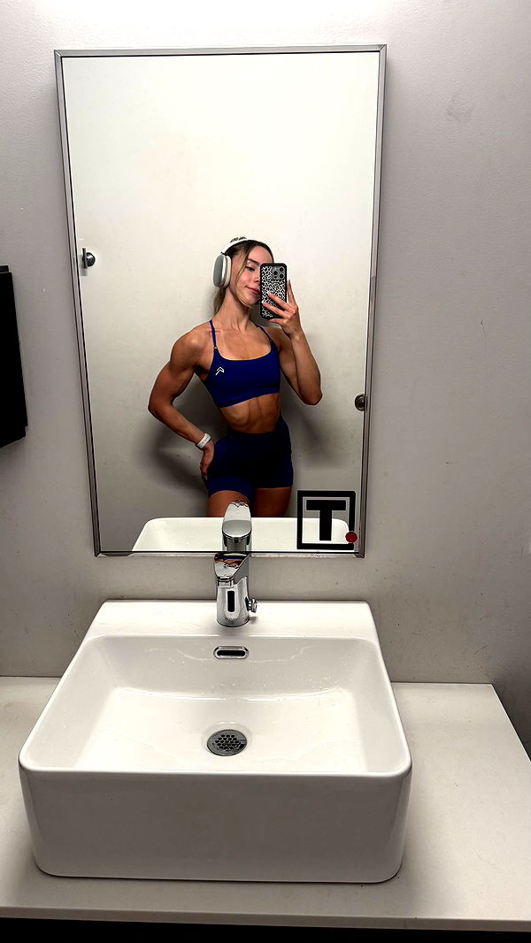 meelahrobbins image ~ Altpins