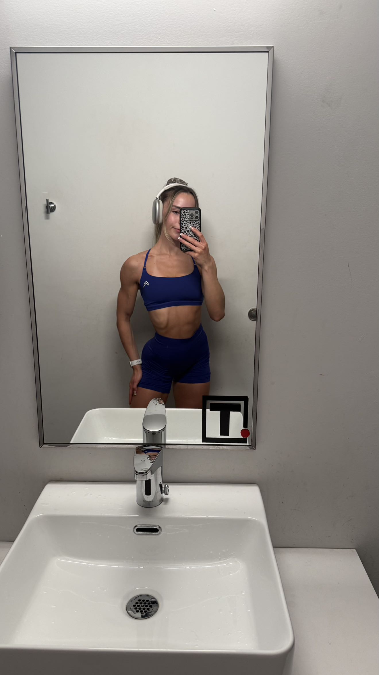 meelahrobbins snapchat image archive image