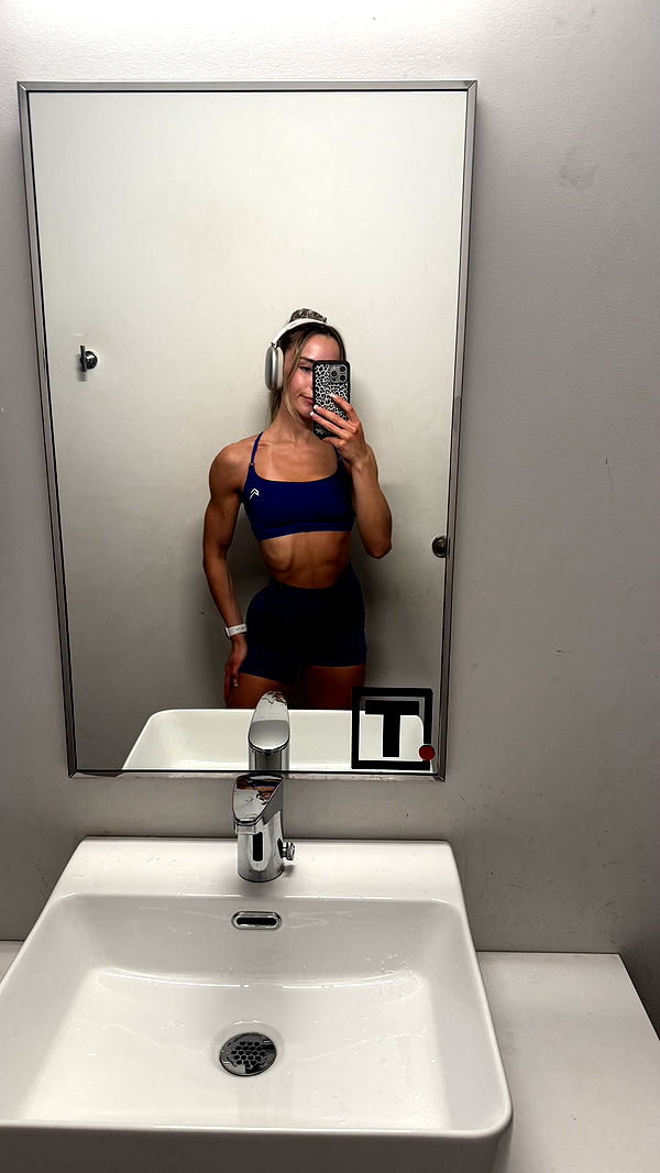 meelahrobbins image ~ Altpins