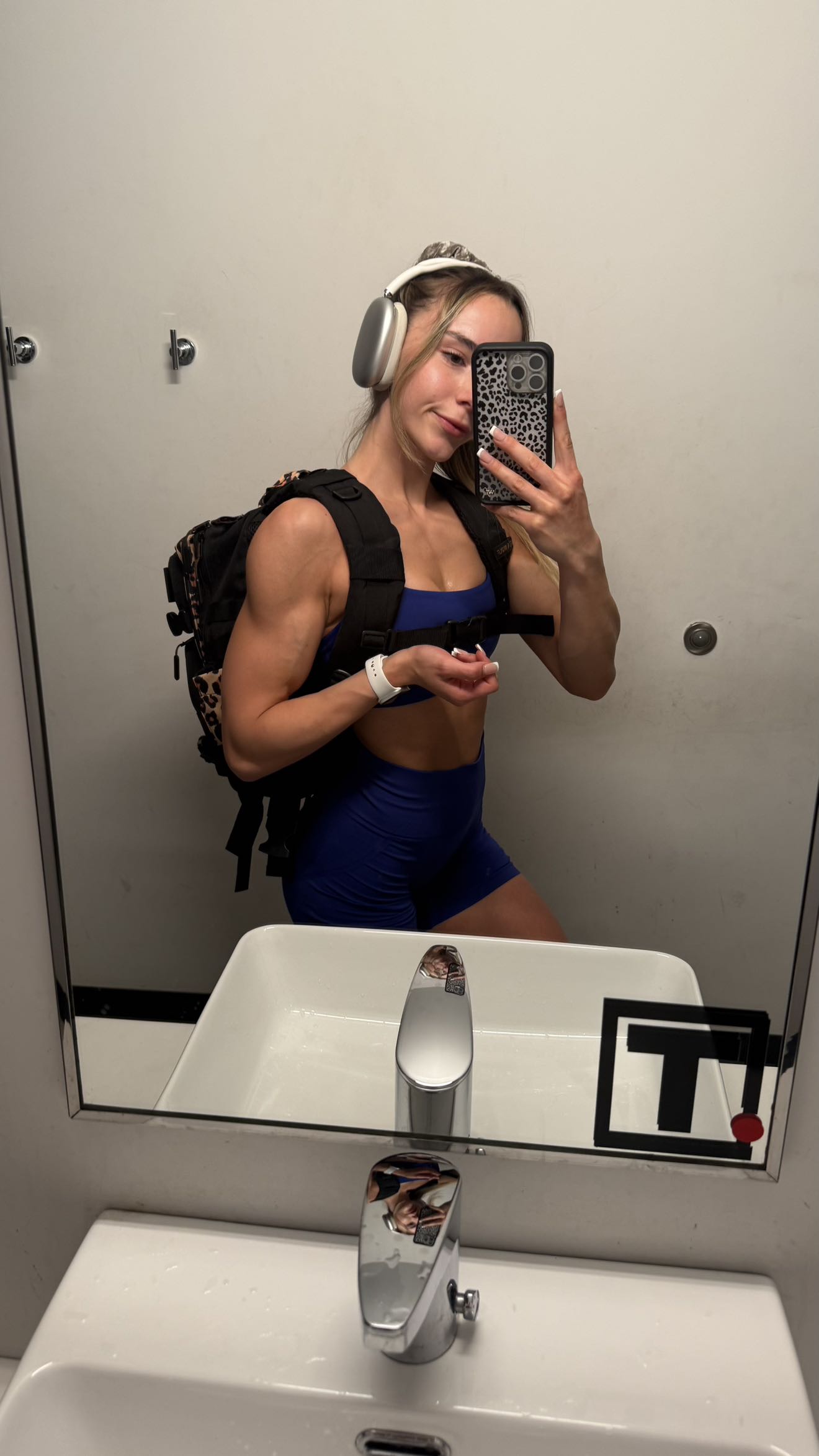 meelahrobbins snapchat image archive image