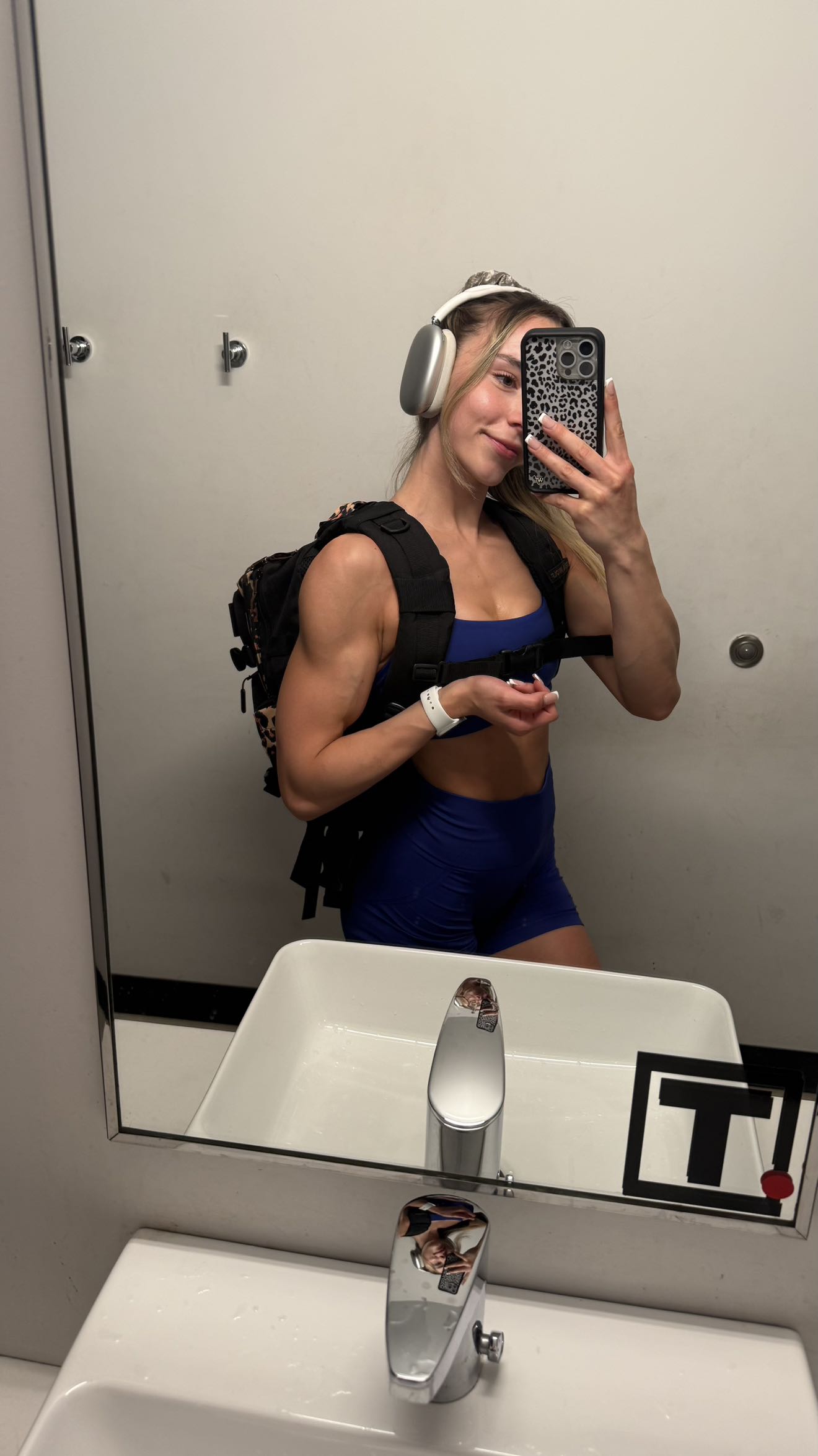 meelahrobbins snapchat image archive image