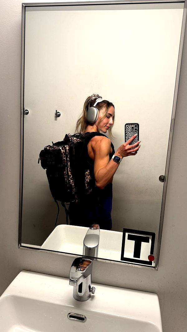 meelahrobbins image ~ Altpins