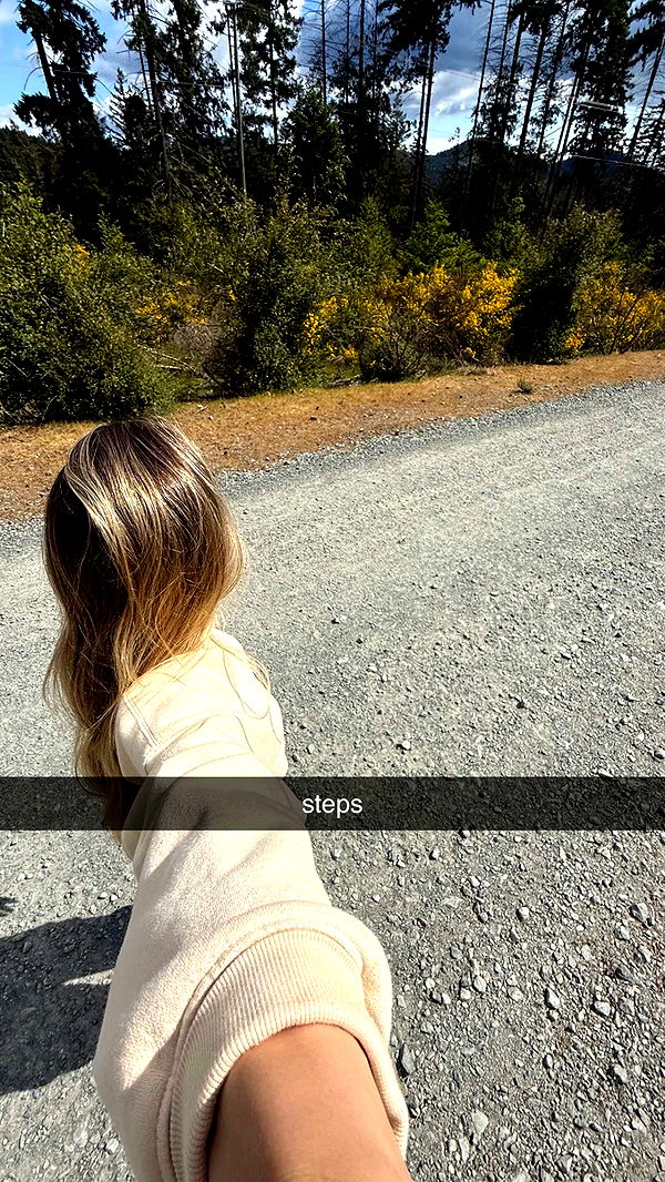 meelahrobbins image ~ Altpins