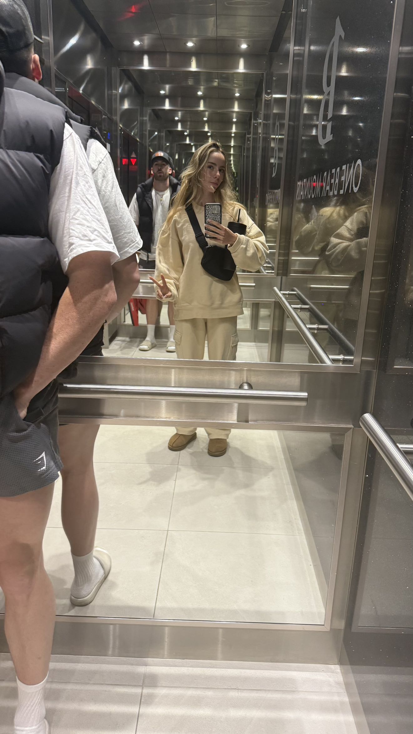 meelahrobbins snapchat image archive image