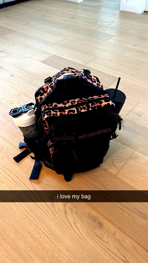 meelahrobbins image ~ Altpins