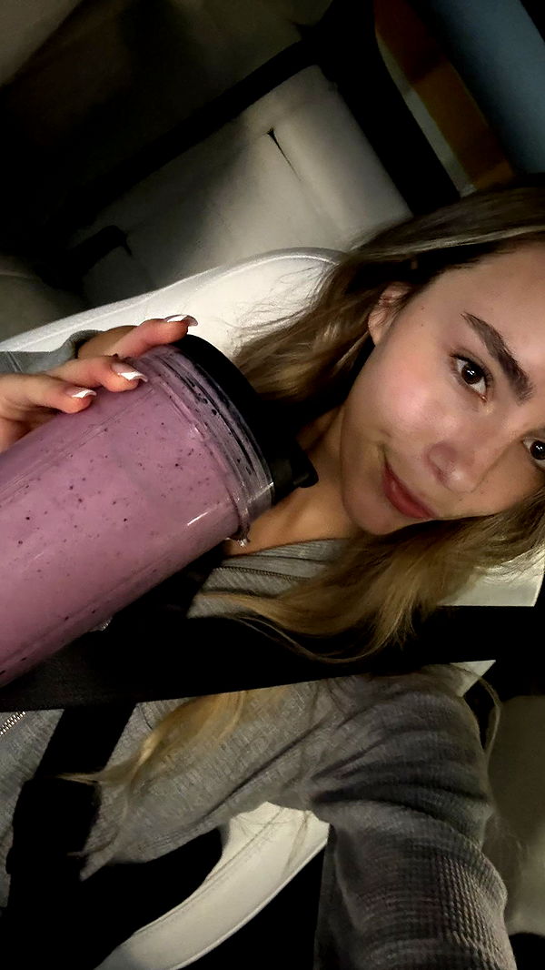 meelahrobbins image ~ Altpins