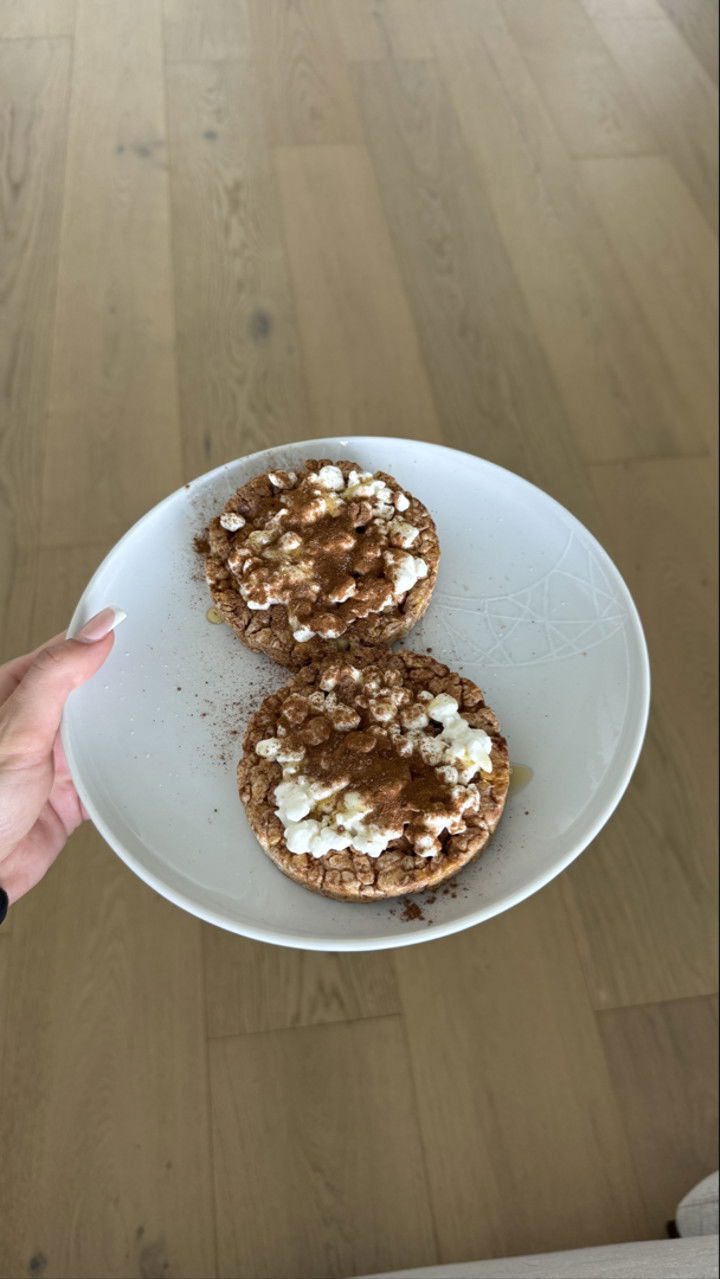 meelahrobbins snapchat image archive image