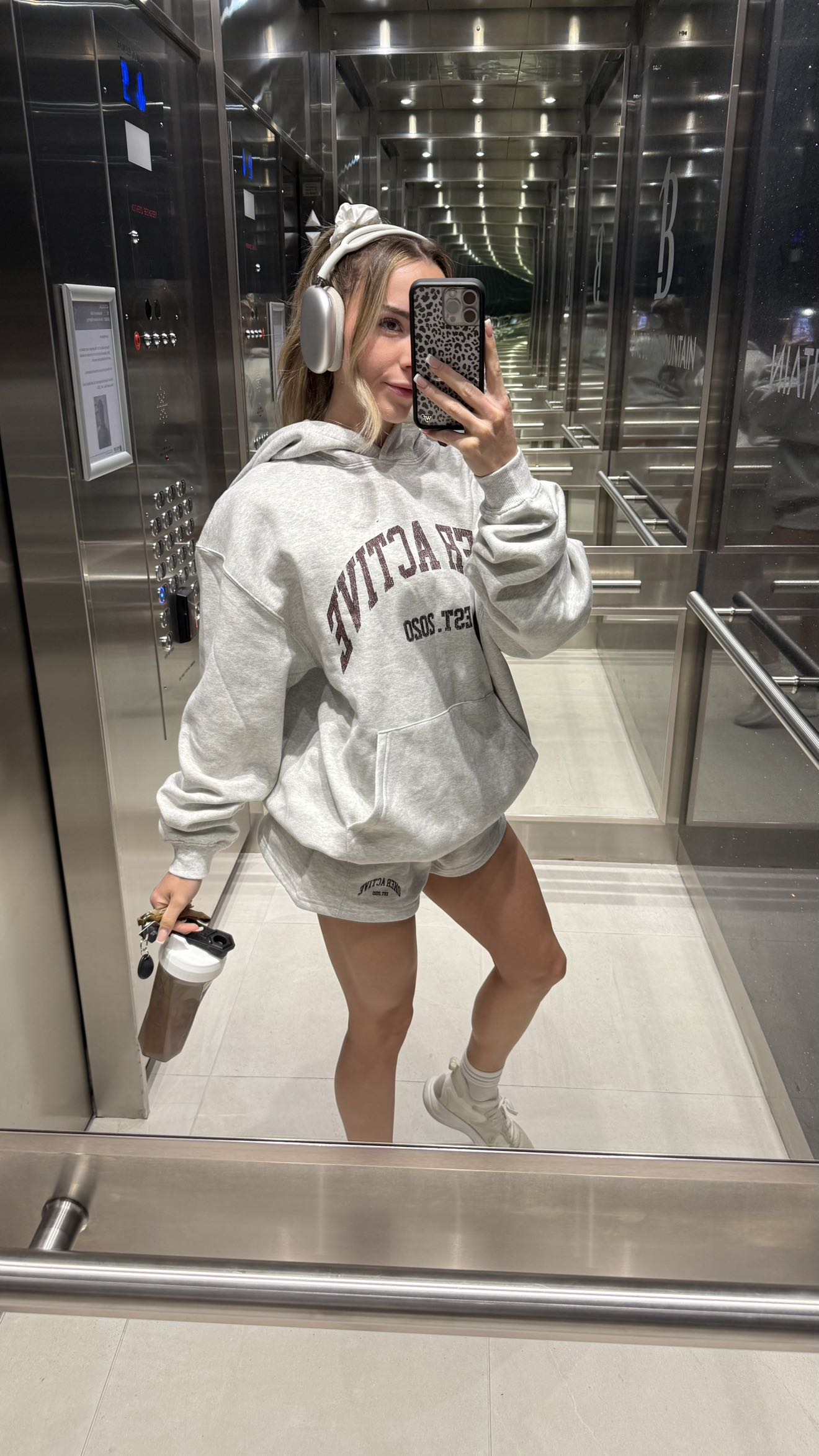 meelahrobbins snapchat image archive image