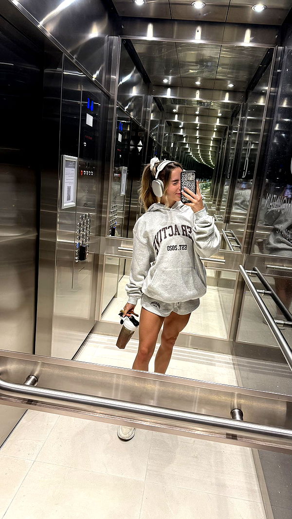 meelahrobbins image ~ Altpins