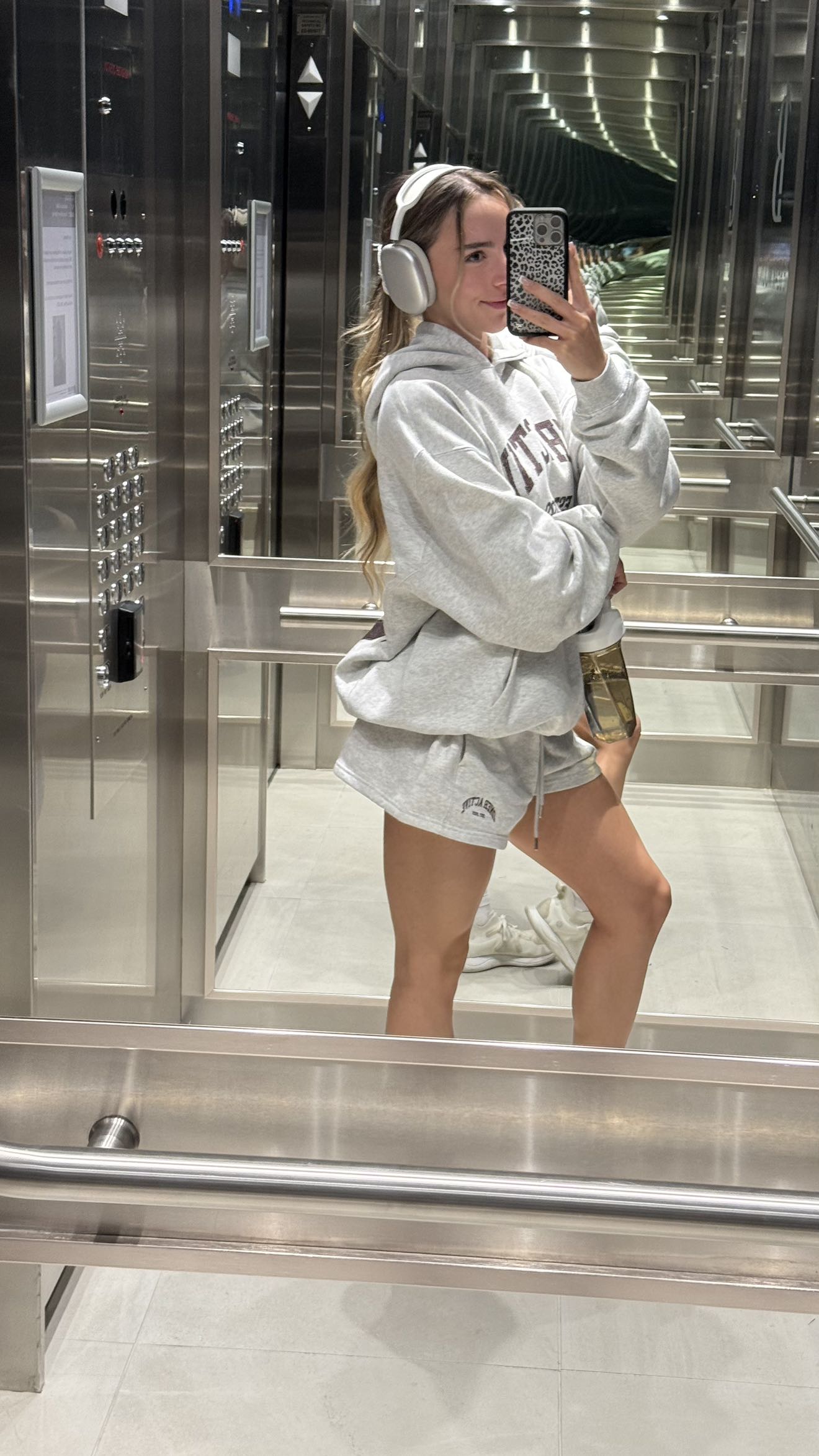 meelahrobbins snapchat image archive image