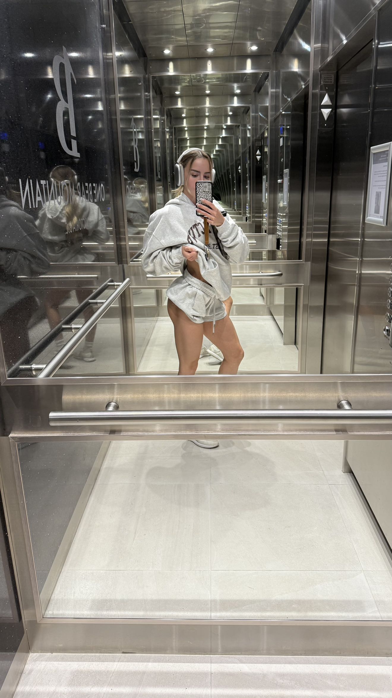 meelahrobbins snapchat image archive image