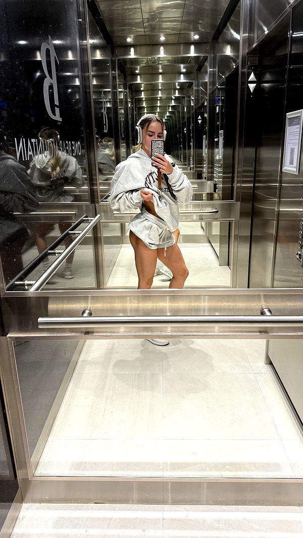 meelahrobbins image ~ Altpins