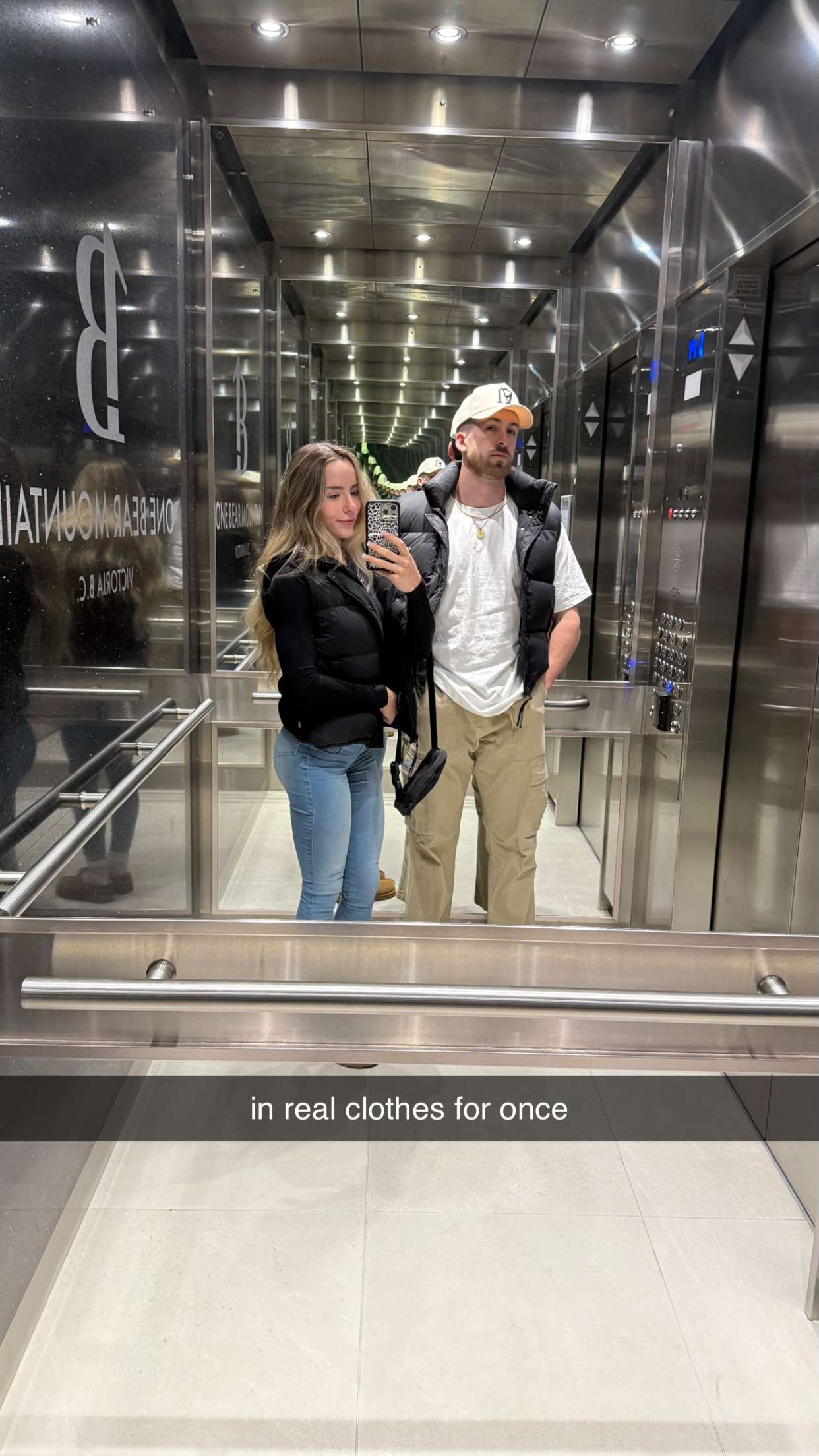 meelahrobbins snapchat image archive image