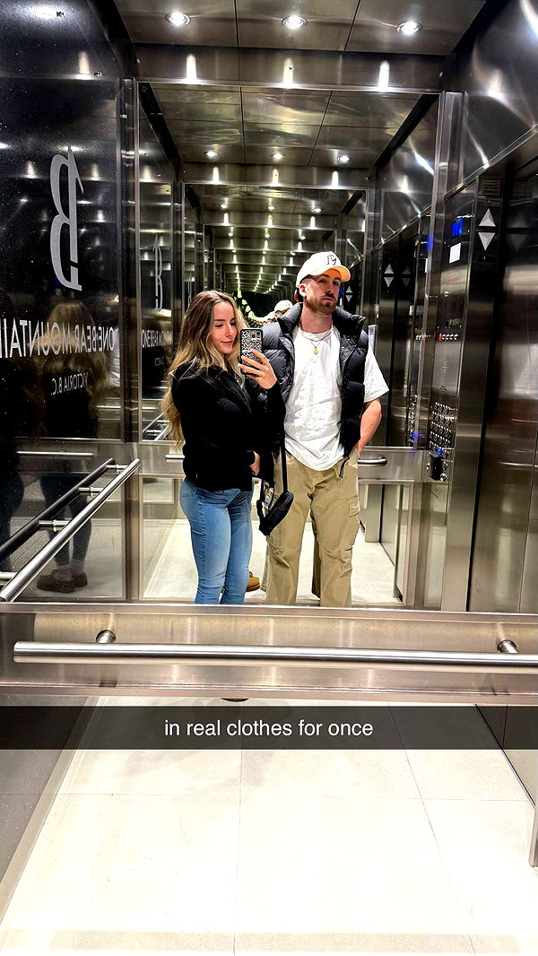 meelahrobbins image ~ Altpins