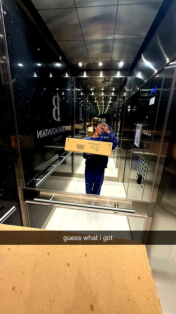 meelahrobbins image ~ Altpins