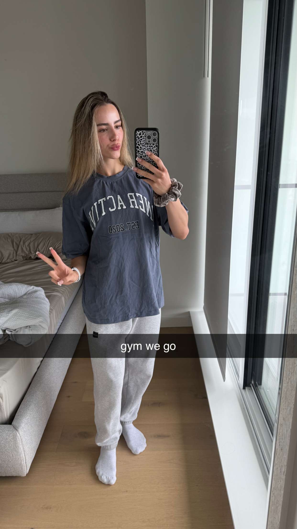 meelahrobbins snapchat image archive image