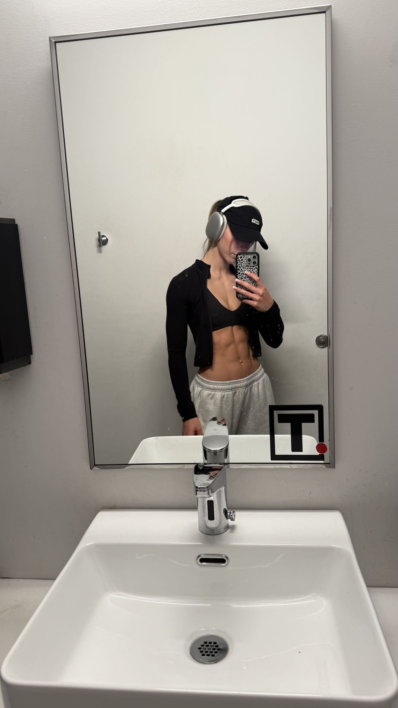 meelahrobbins snapchat image archive image