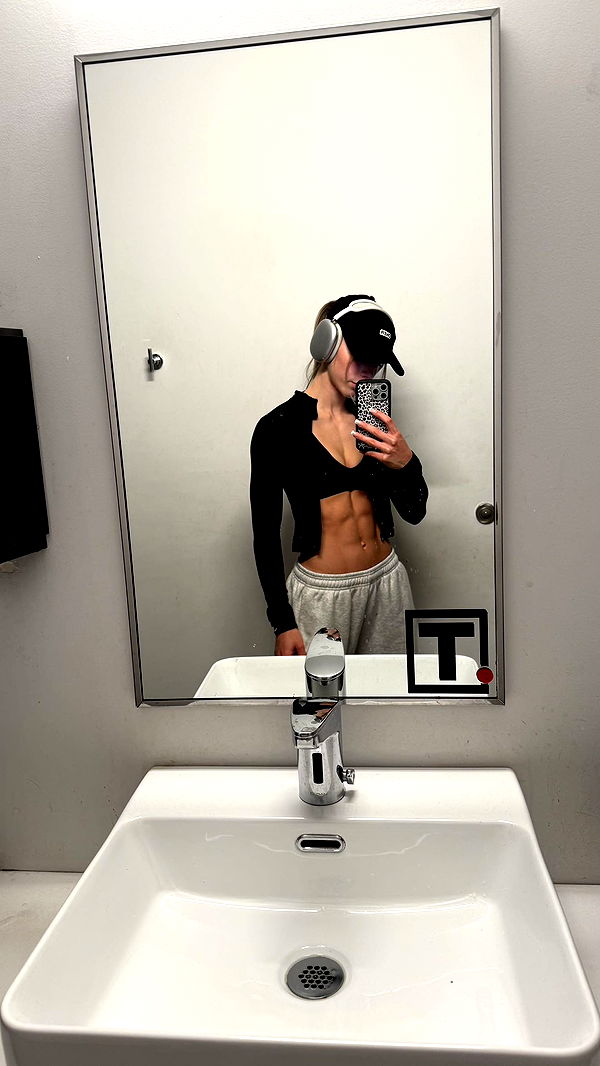 meelahrobbins image ~ Altpins