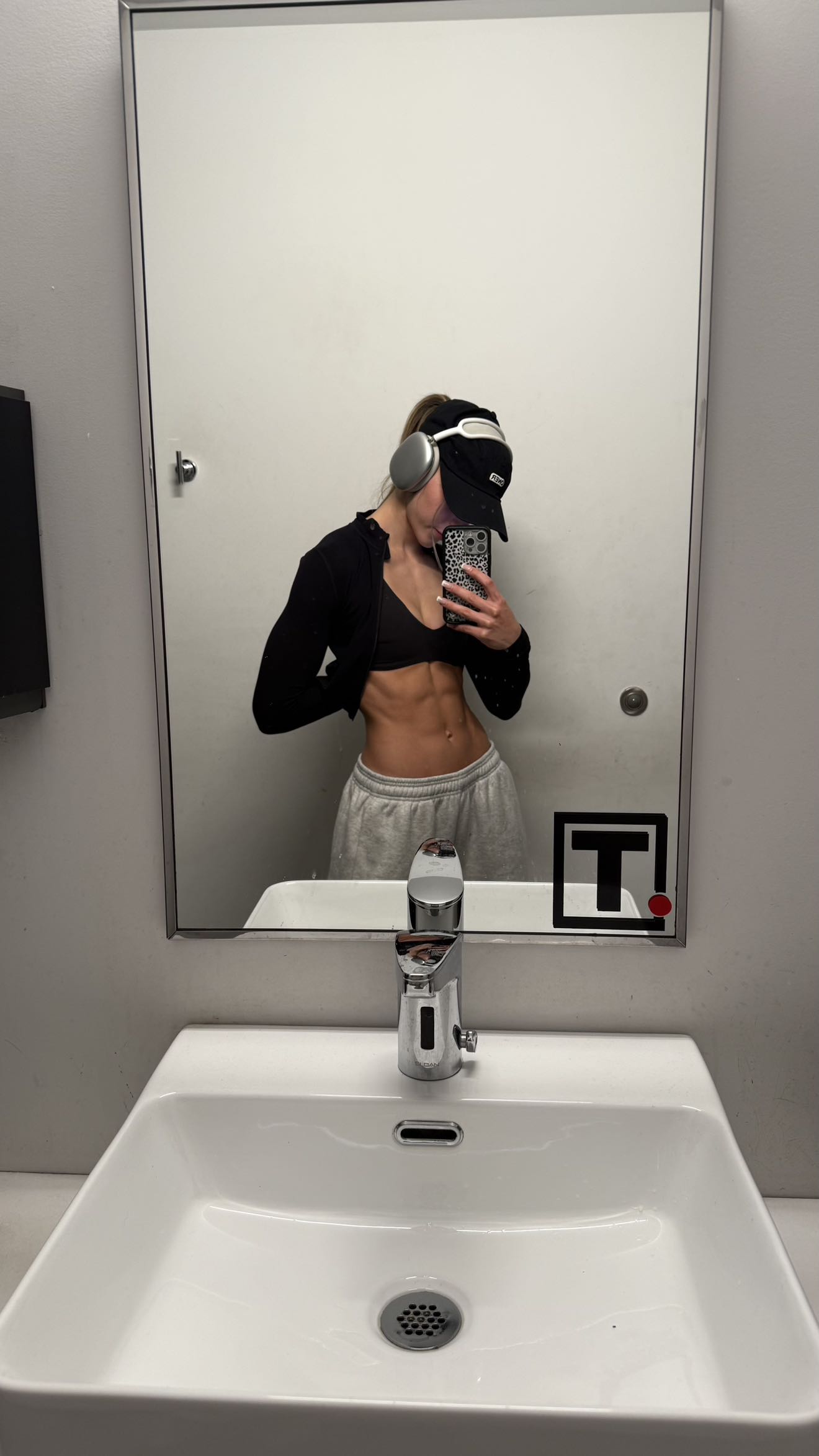 meelahrobbins snapchat image archive image