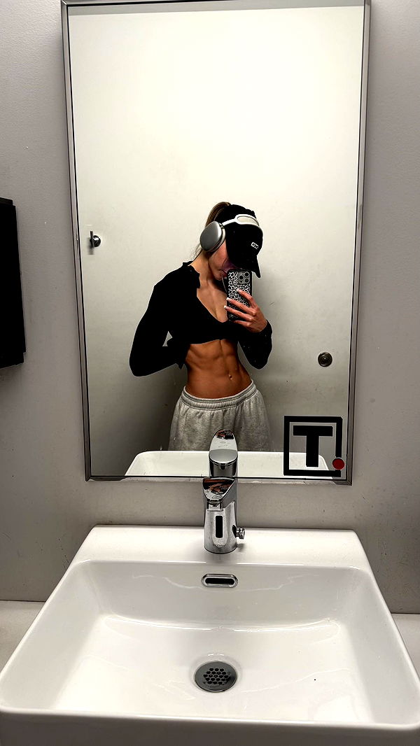 meelahrobbins image ~ Altpins