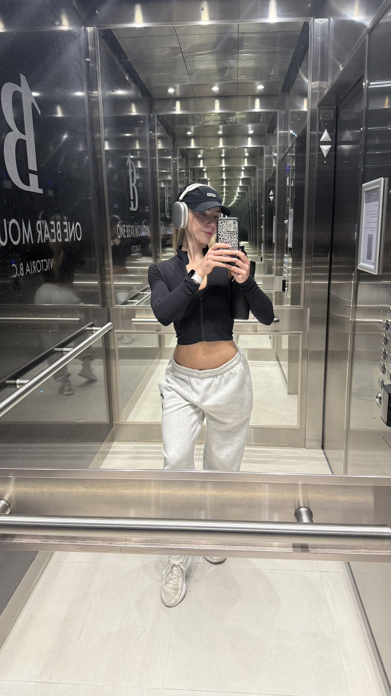 meelahrobbins snapchat image archive image