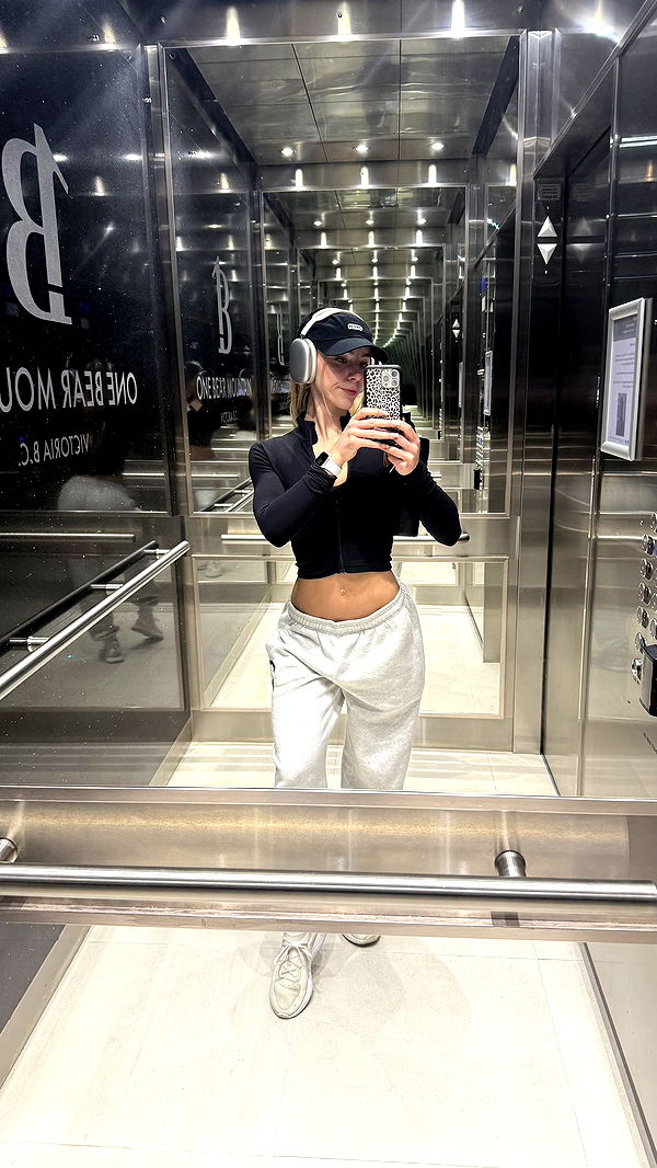 meelahrobbins image ~ Altpins