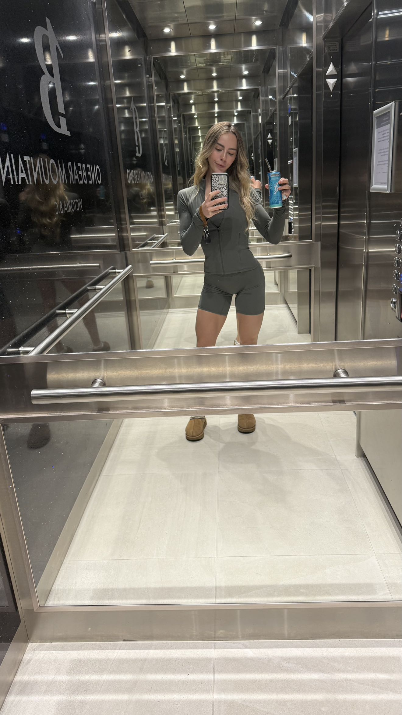 meelahrobbins snapchat image archive image