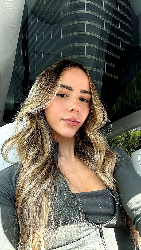 meelahrobbins image ~ Altpins