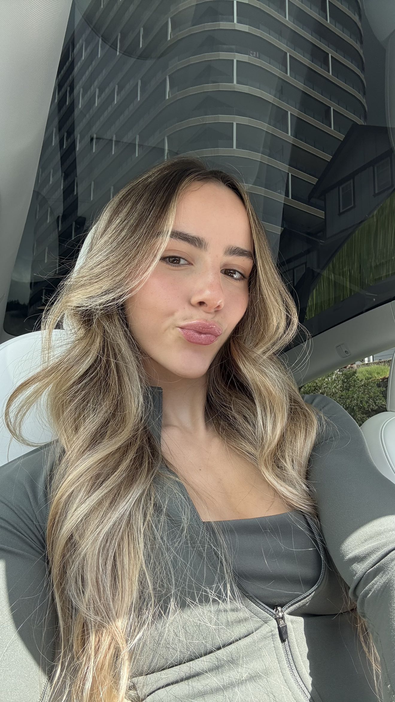 meelahrobbins snapchat image archive image