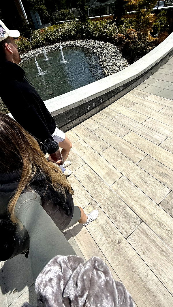 meelahrobbins image ~ Altpins