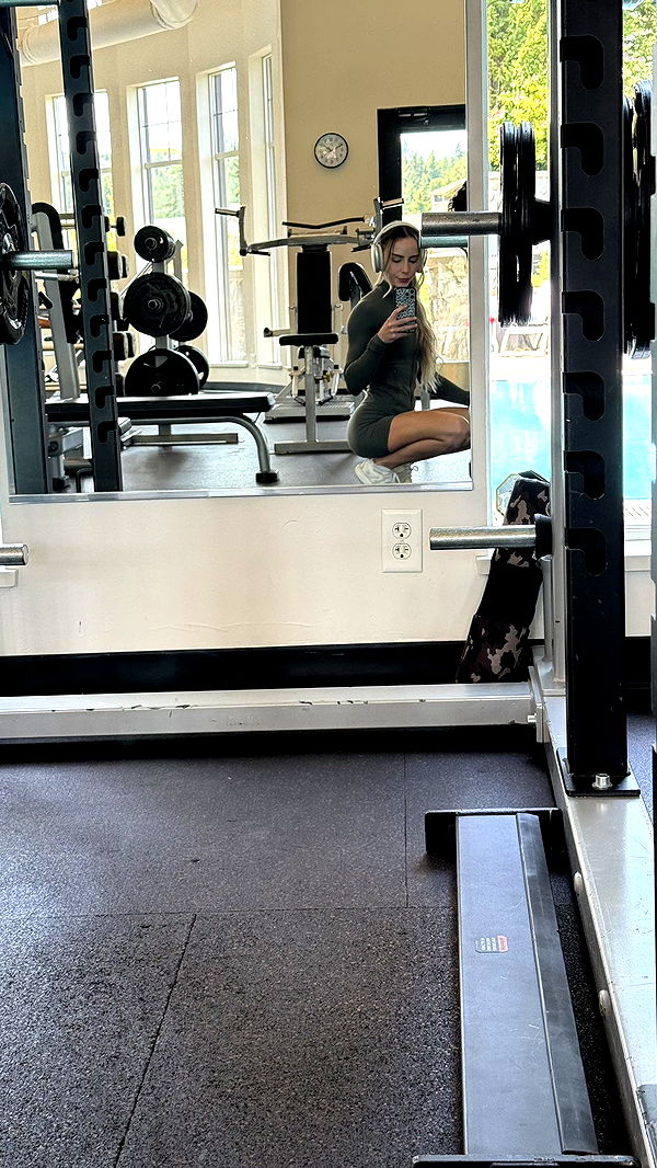 meelahrobbins image ~ Altpins