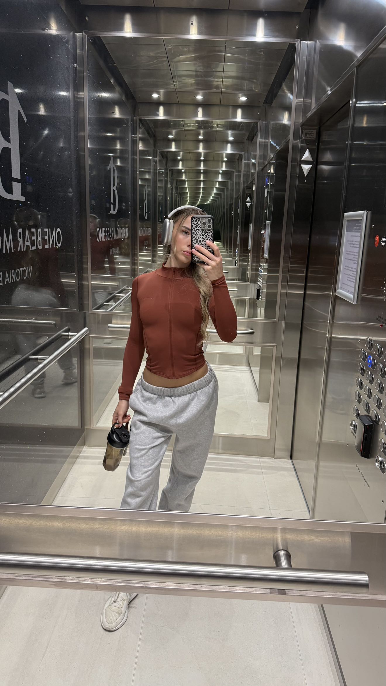 meelahrobbins snapchat image archive image