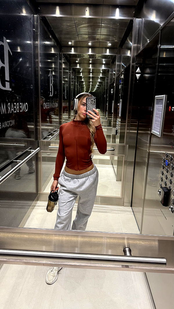 meelahrobbins image ~ Altpins